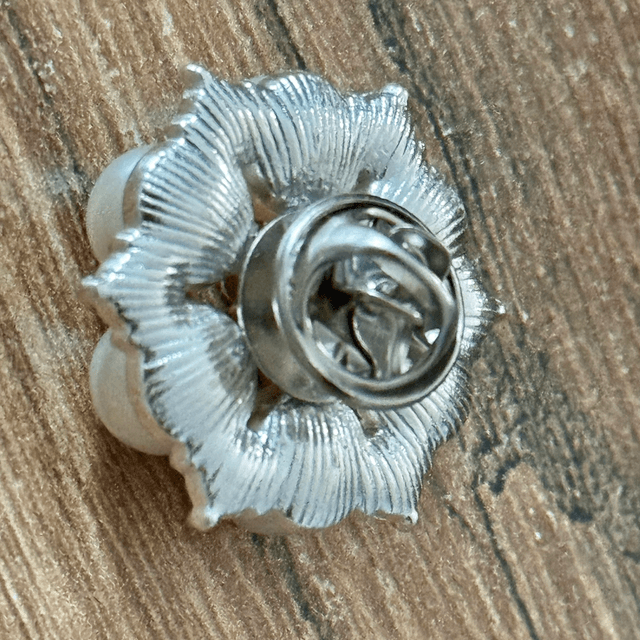 Stud brooch