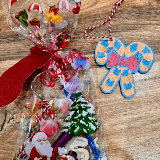 Paint and decorate 3 hanging tree decs kit