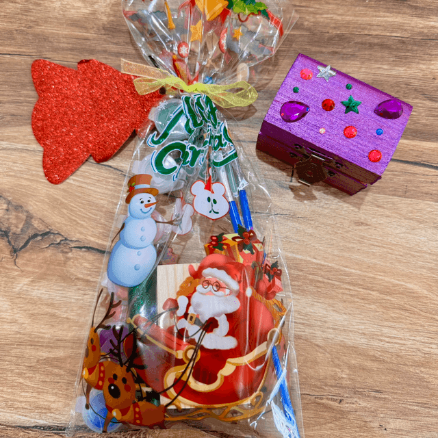 Paint and decorate a treasure chest kit