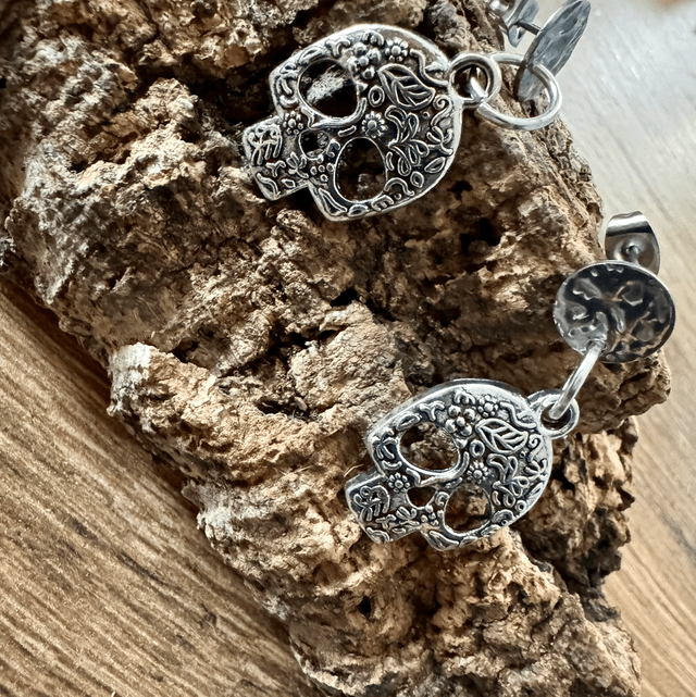 Pretty skull earrings