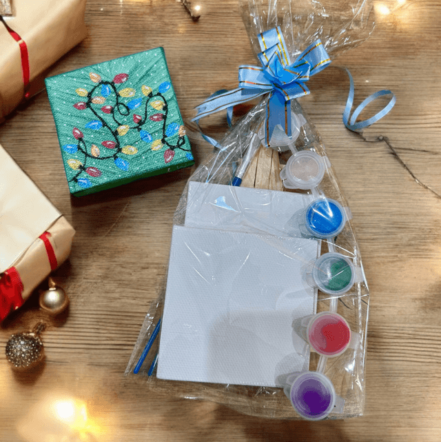 Easel and canvases art creativity kit